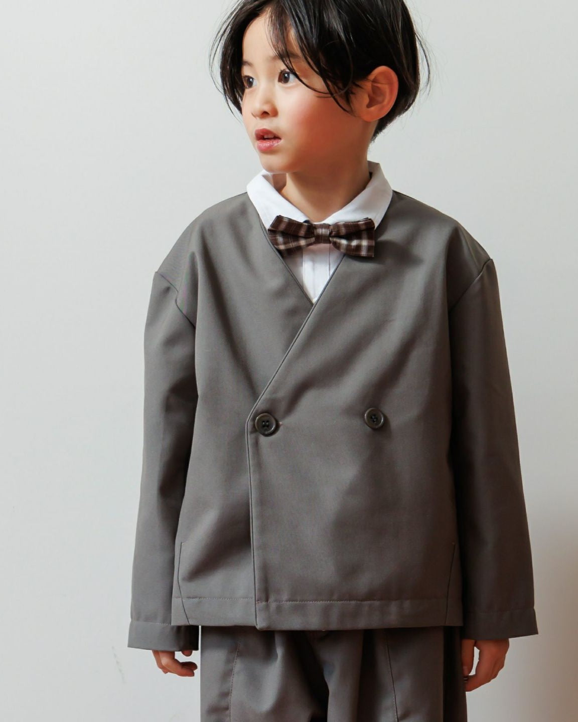 美品✨a.v.v フォーマルセットアップ 女の子 キッズ 120 美品✨a.v.v フォーマルセットアップ 女の子 キッズ 120 a.v.v