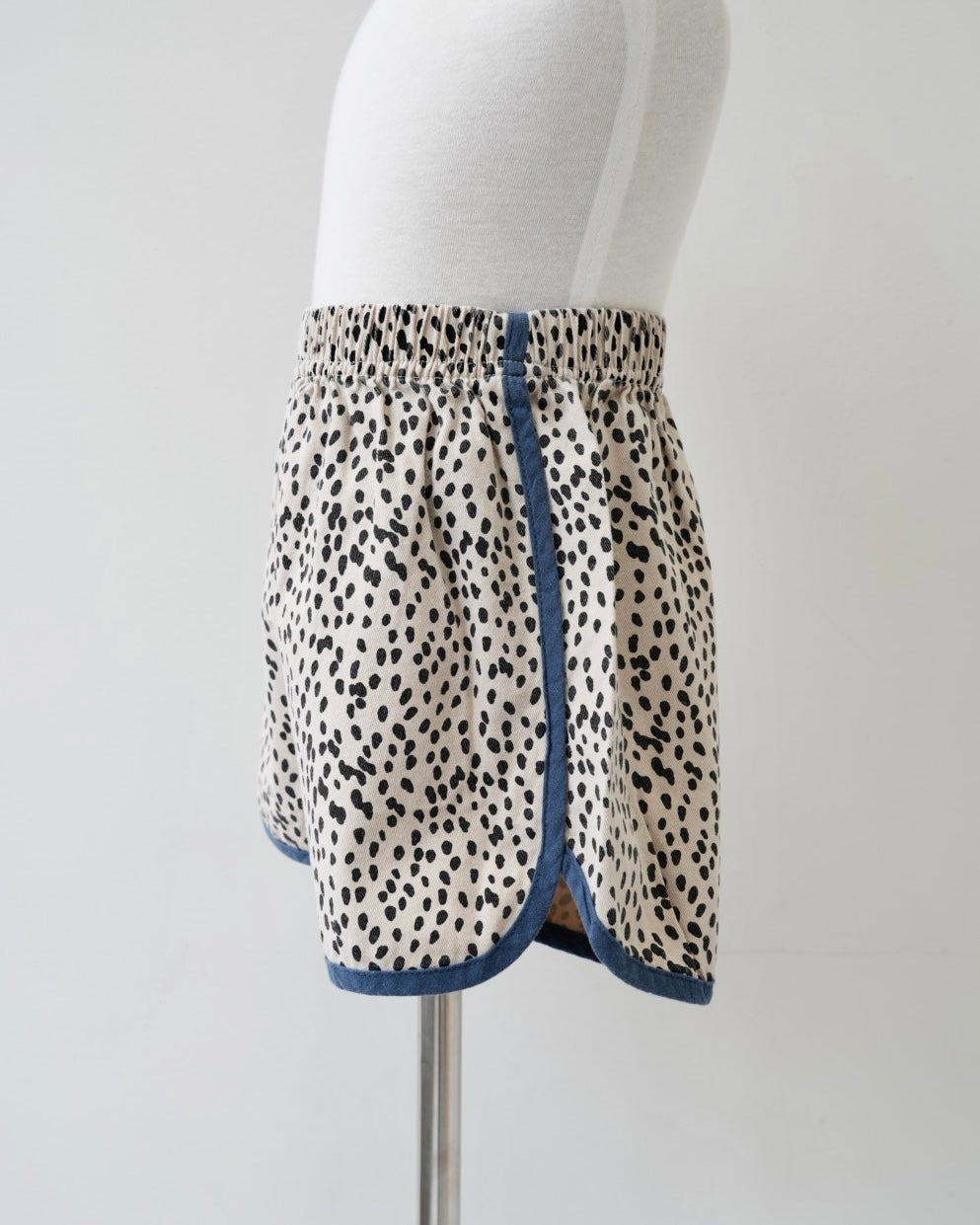 ダルメシアンパイピングショートパンツ