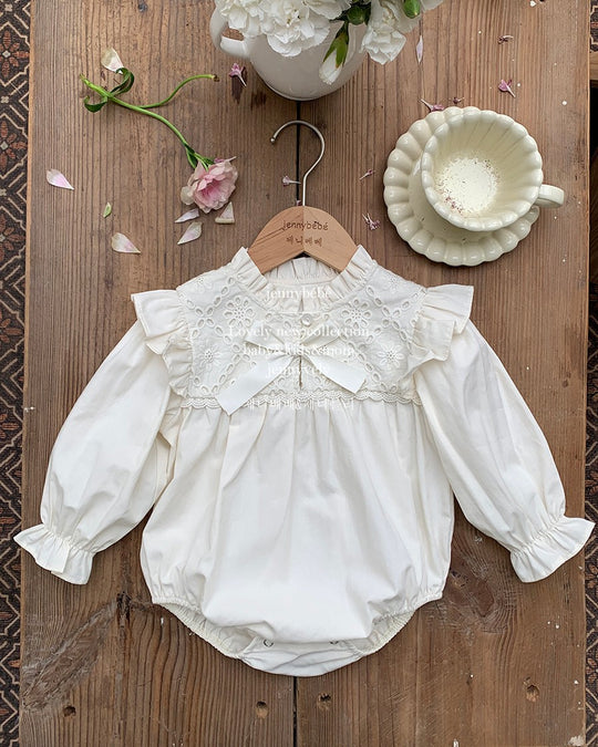 レースビブリボンロンパース