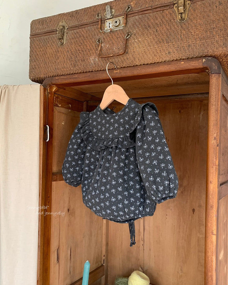 小花柄うす綿入りガーゼロンパース