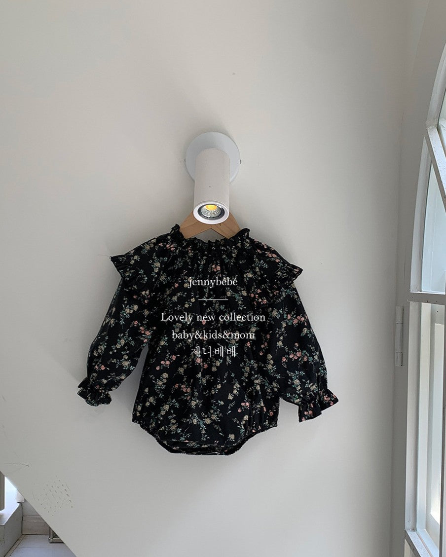 小花柄フリルロンパース