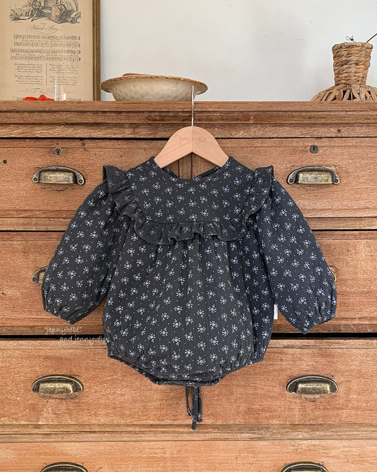 小花柄うす綿入りガーゼロンパース