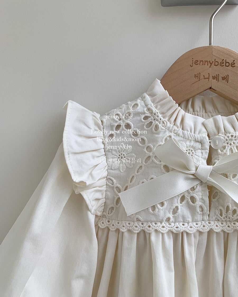 レースビブリボンロンパース