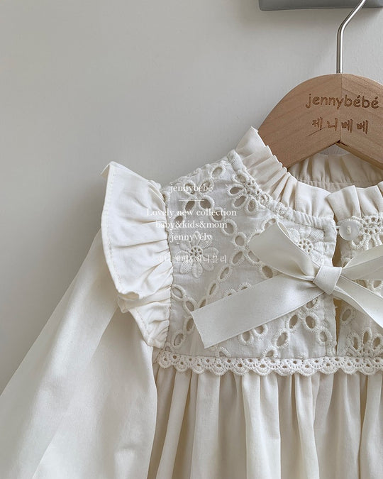 レースビブリボンロンパース