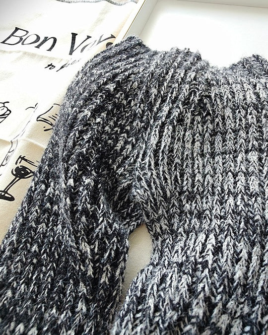 ポンポン付きニットケープ