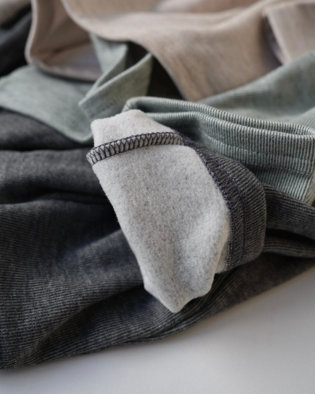 [nunu biel]bland裏起毛モックネック