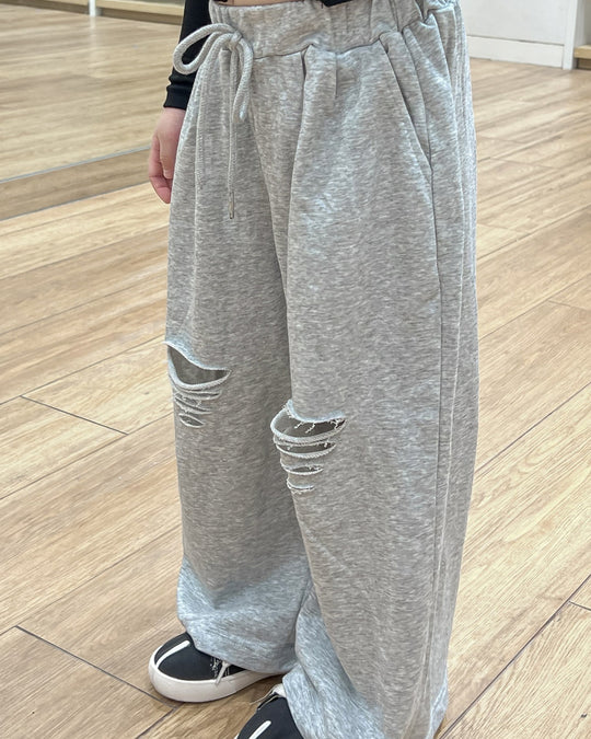 ダメージスウェットパンツ