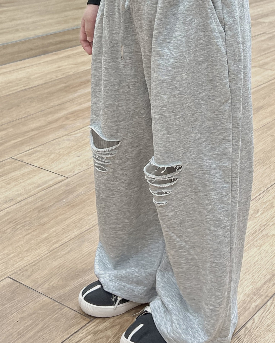 ダメージスウェットパンツ
