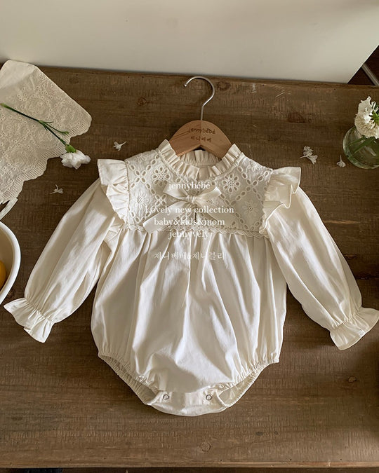 レースビブリボンロンパース