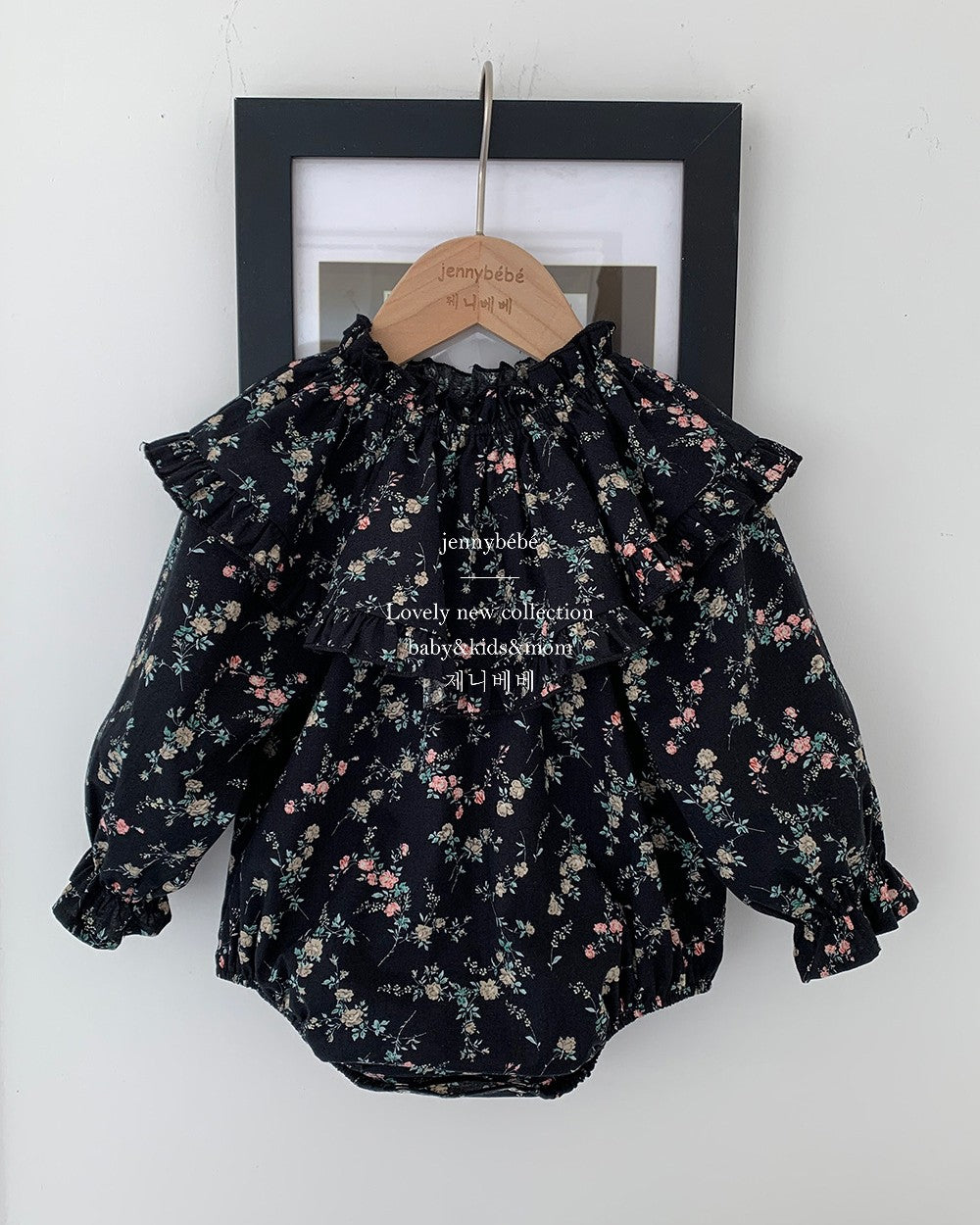 小花柄フリルロンパース