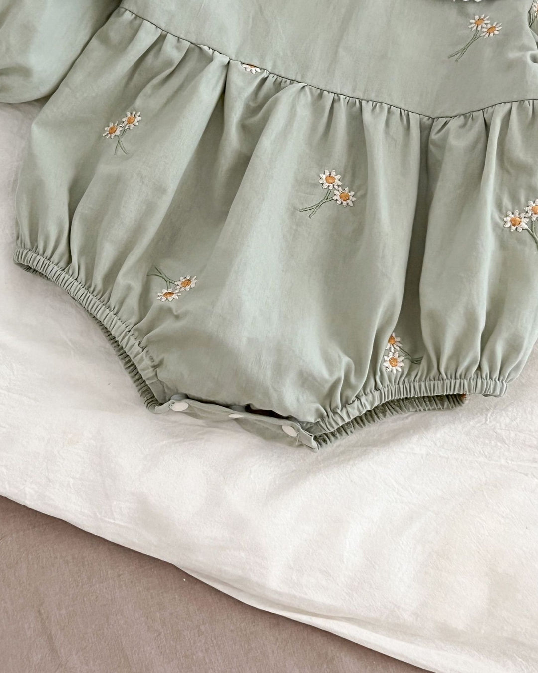 デイジー刺しゅうブラウスロンパース
