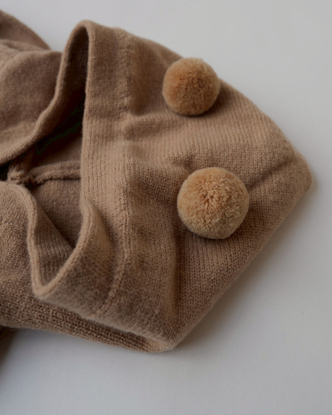 ポンポン耳ニットフーディー