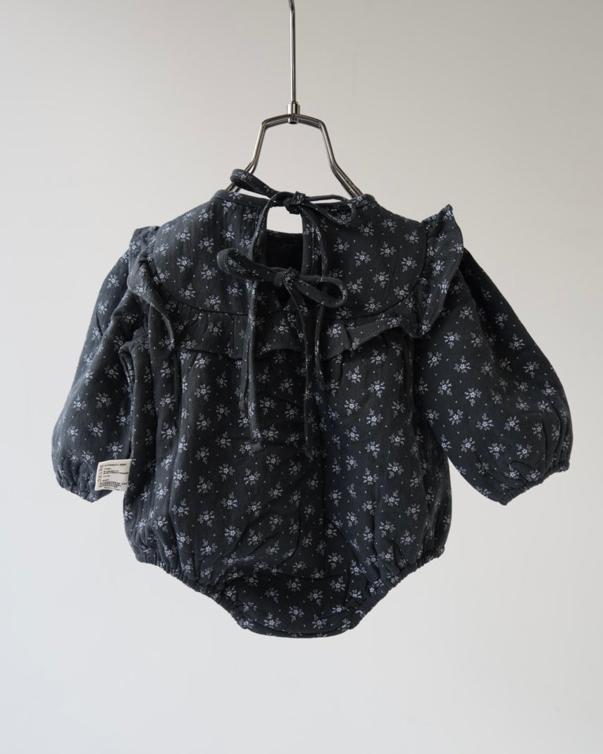 小花柄うす綿入りガーゼロンパース