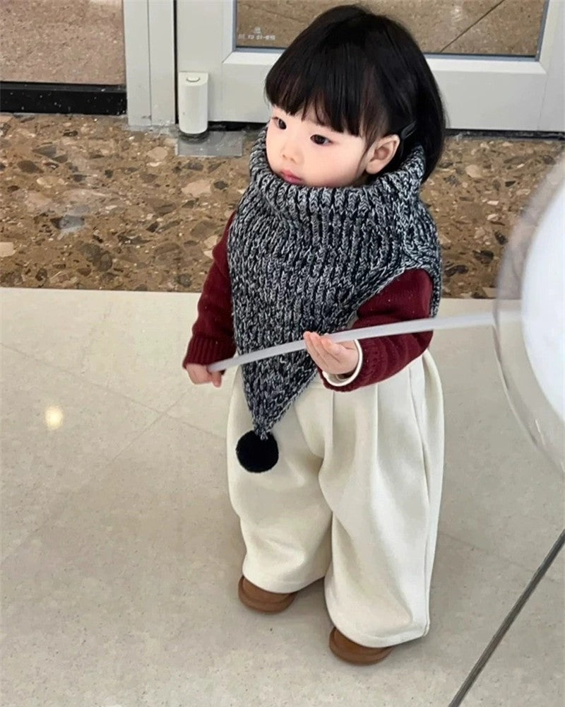 ポンポン付きニットケープ