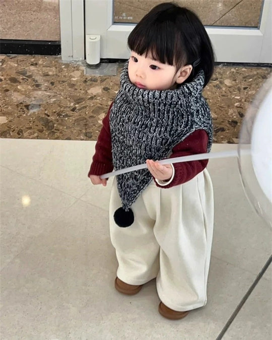 ポンポン付きニットケープ