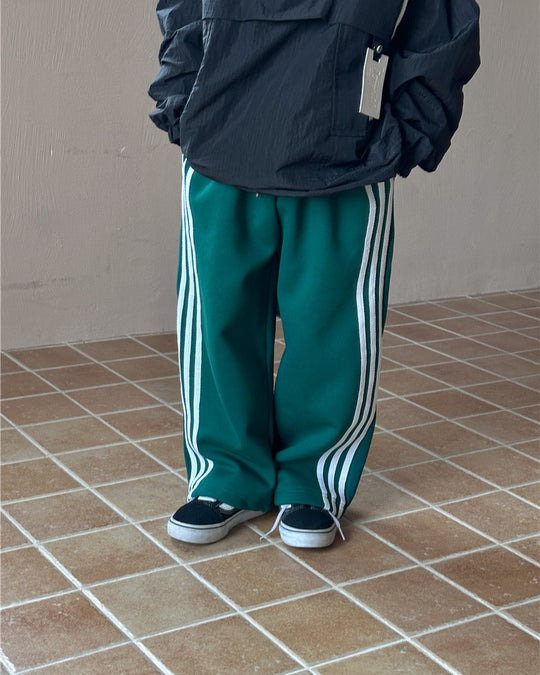 トラックパンツ