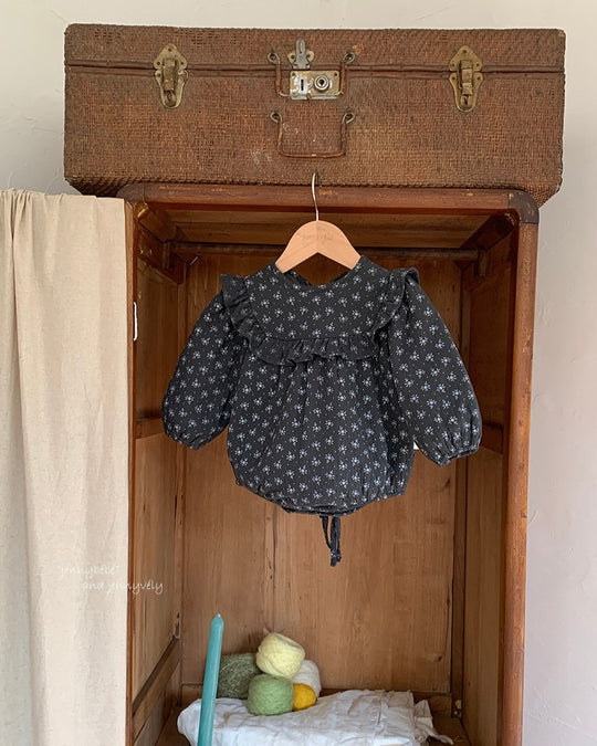 小花柄うす綿入りガーゼロンパース