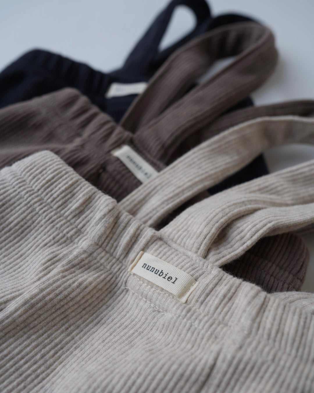 [nunu biel]mozzi裏起毛サスレギンス