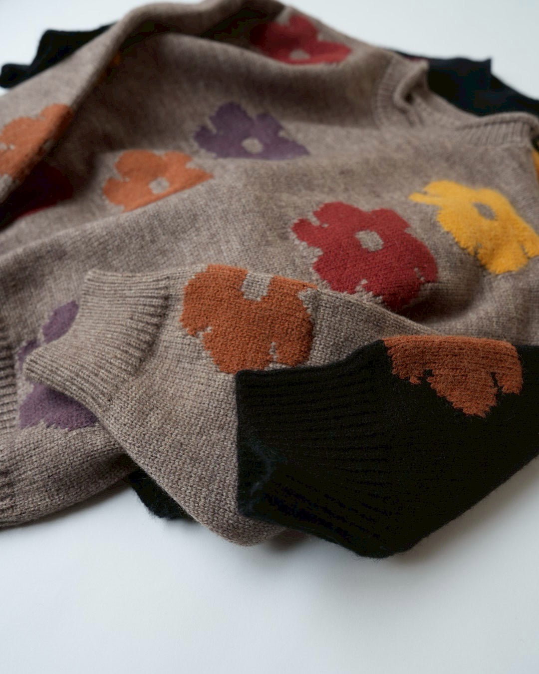 フラワージャガードニット