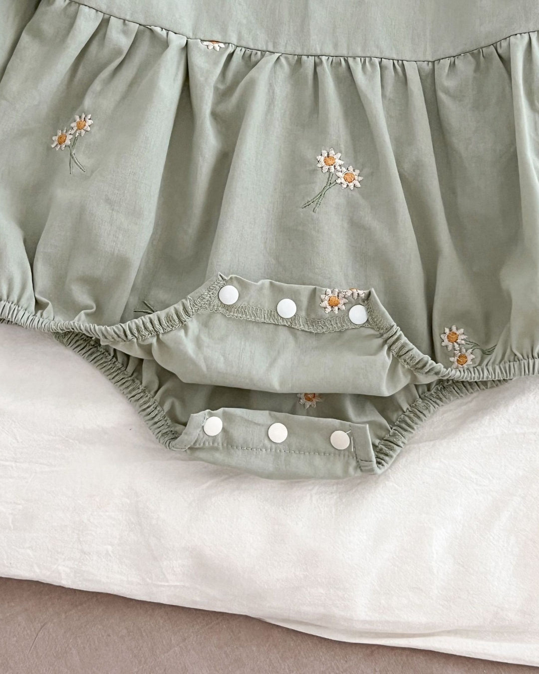 デイジー刺しゅうブラウスロンパース