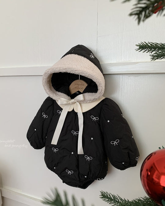 ボンネ付中綿リボンステッチロンパース