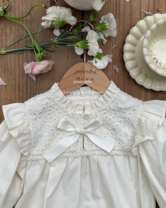 レースビブリボンロンパース