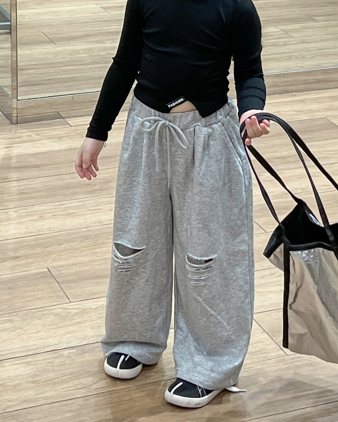 ダメージスウェットパンツ