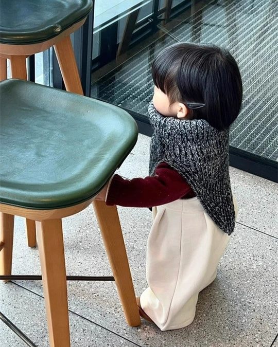 ポンポン付きニットケープ