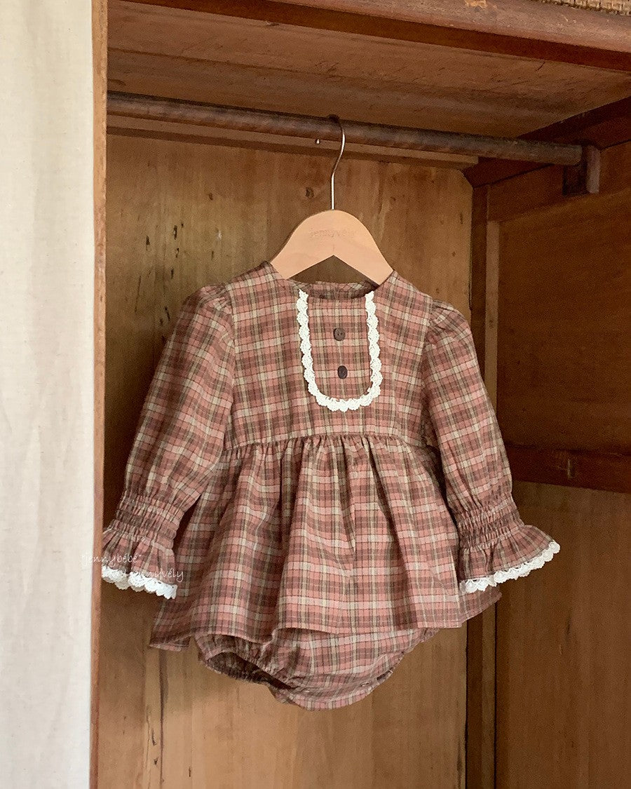 ギャザースリーブチェックロンパース