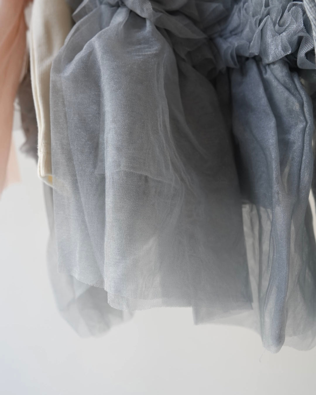 チュールフリルトップス