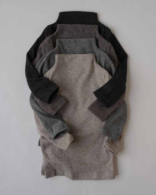 裏起毛モックネックトップス