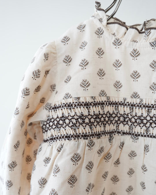 うす綿入りスモッキングワンピース