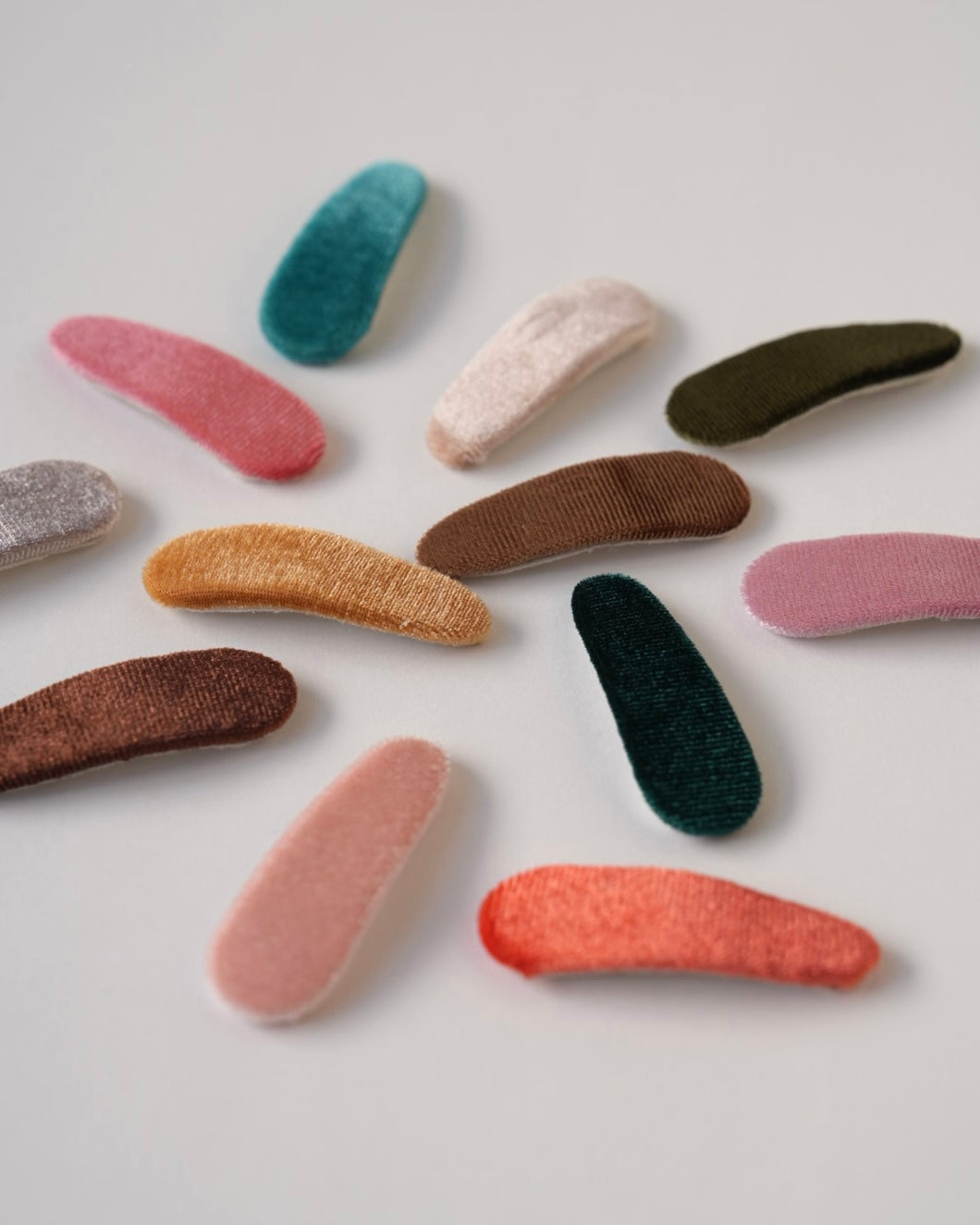 ベロアパッチンピン