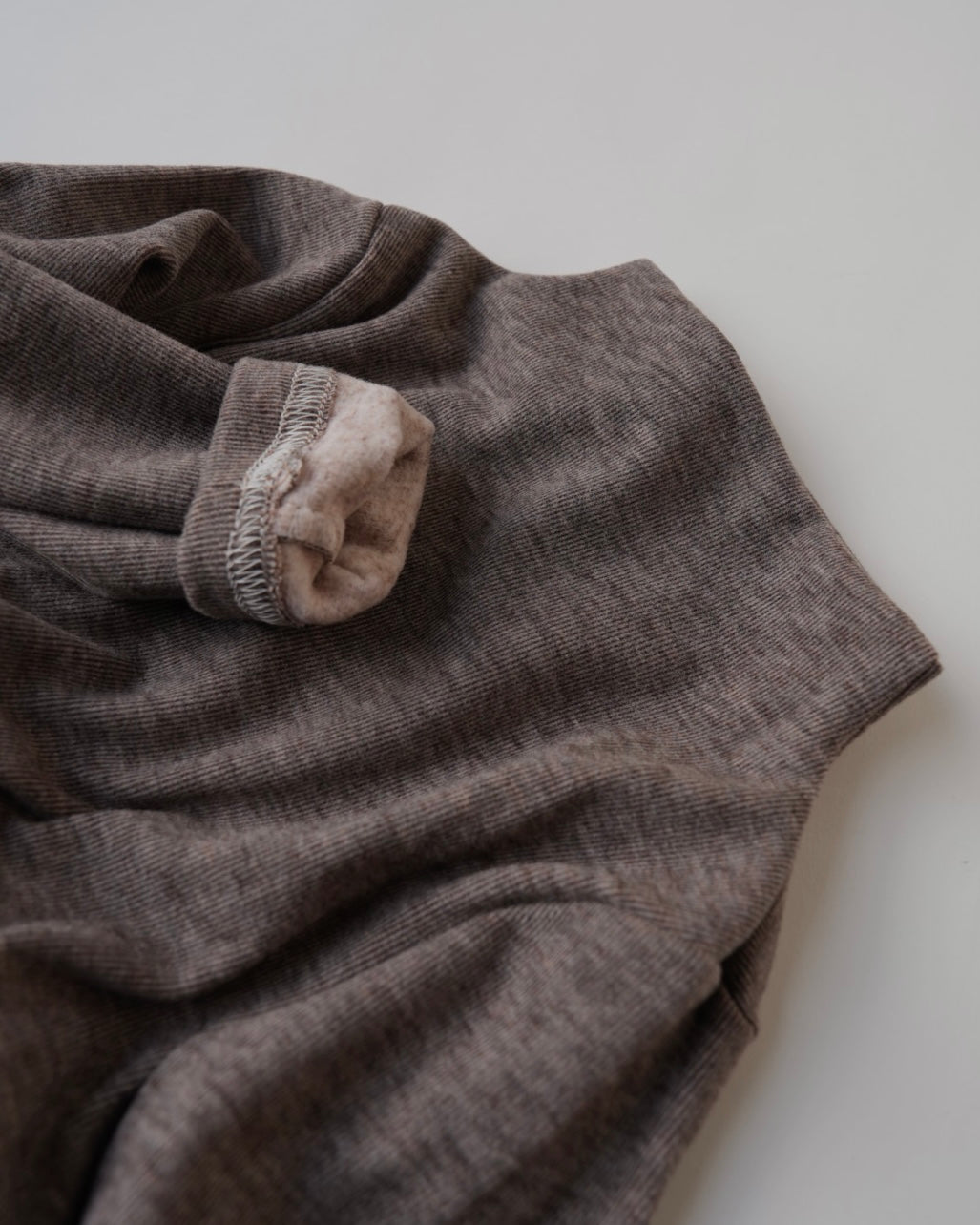 裏起毛モックネックトップス