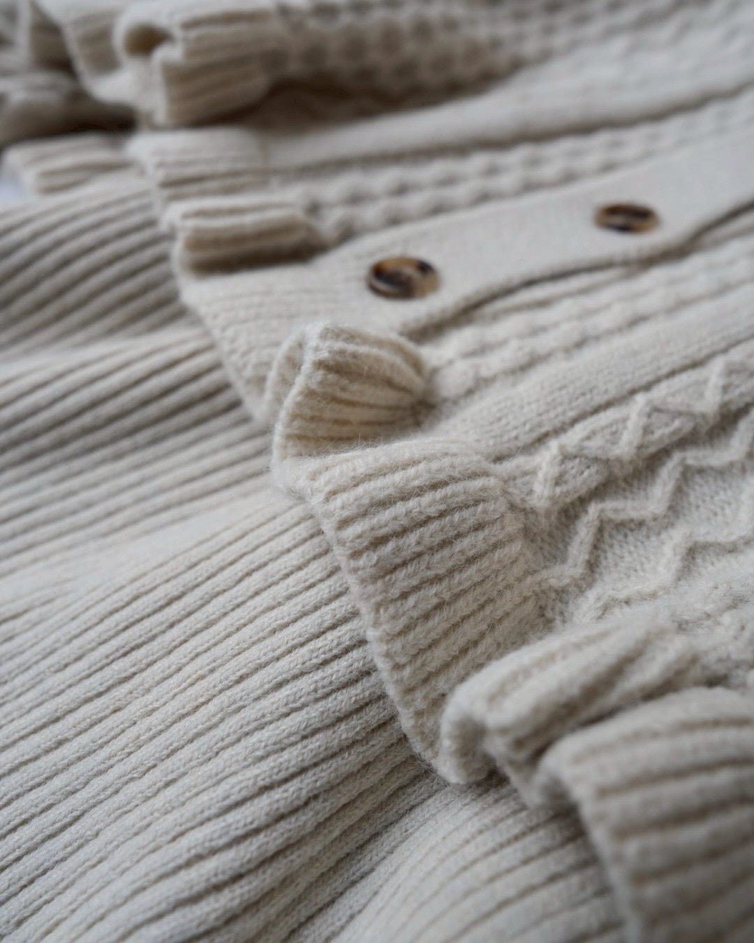 フリルケープ付リブニット