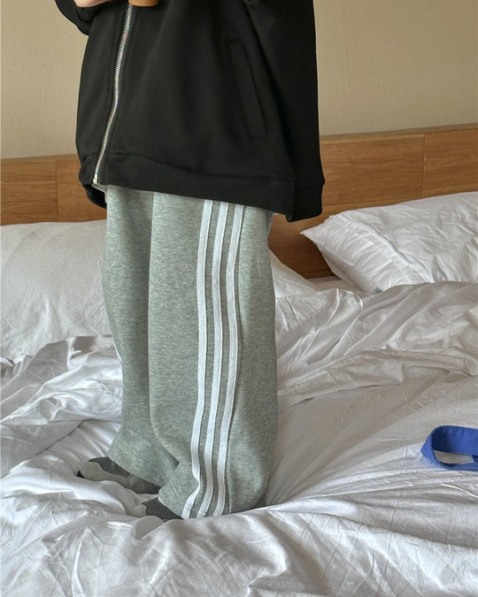 トラックパンツ