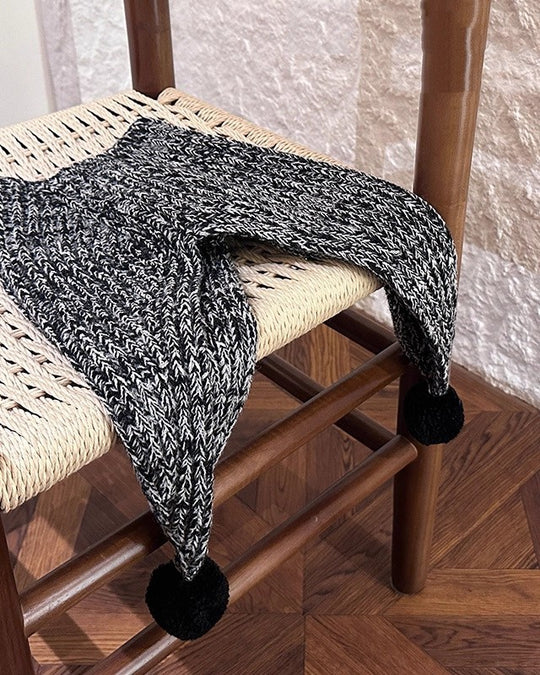 ポンポン付きニットケープ