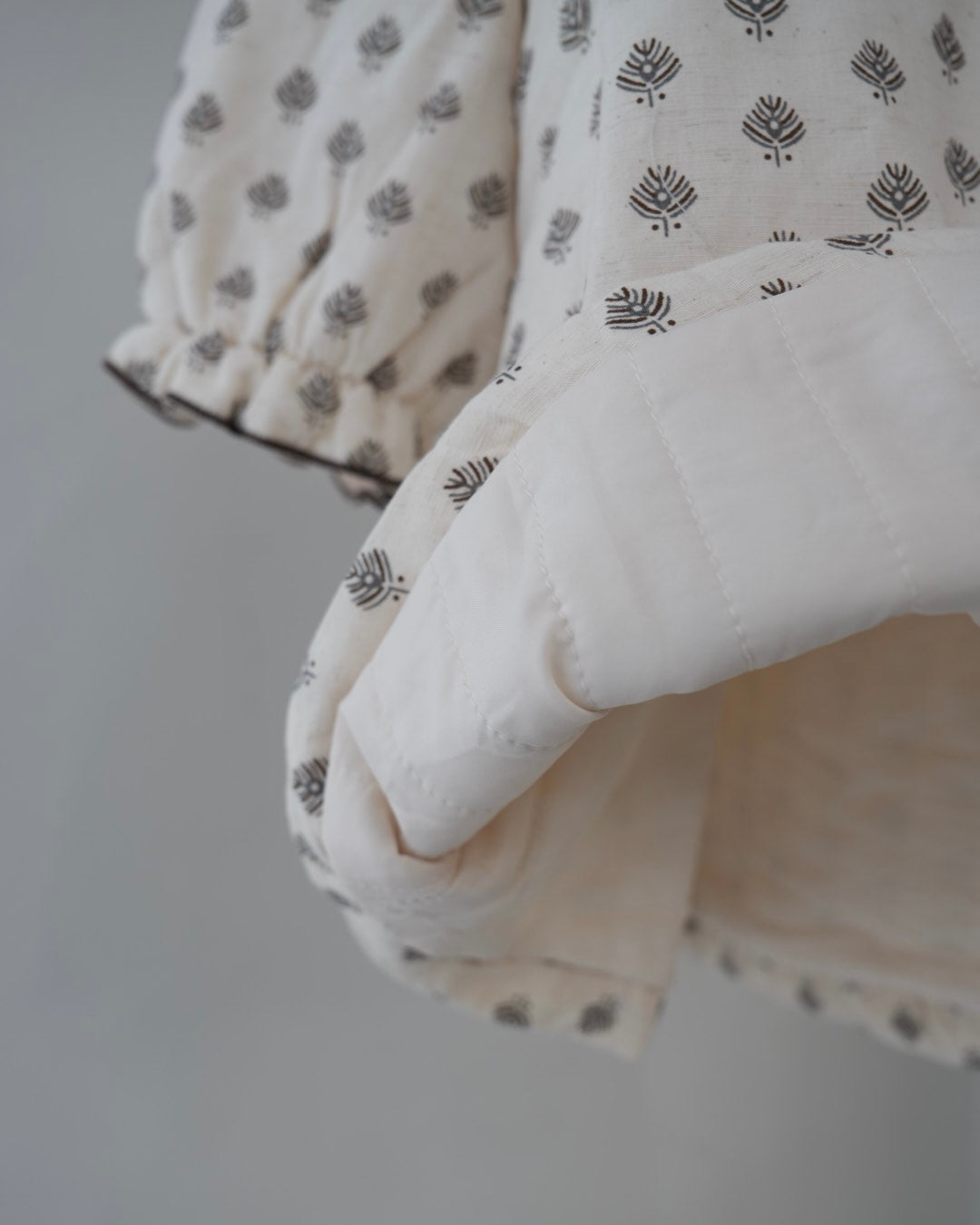 うす綿入りスモッキングワンピース