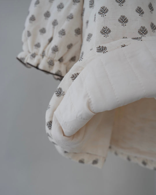 うす綿入りスモッキングワンピース