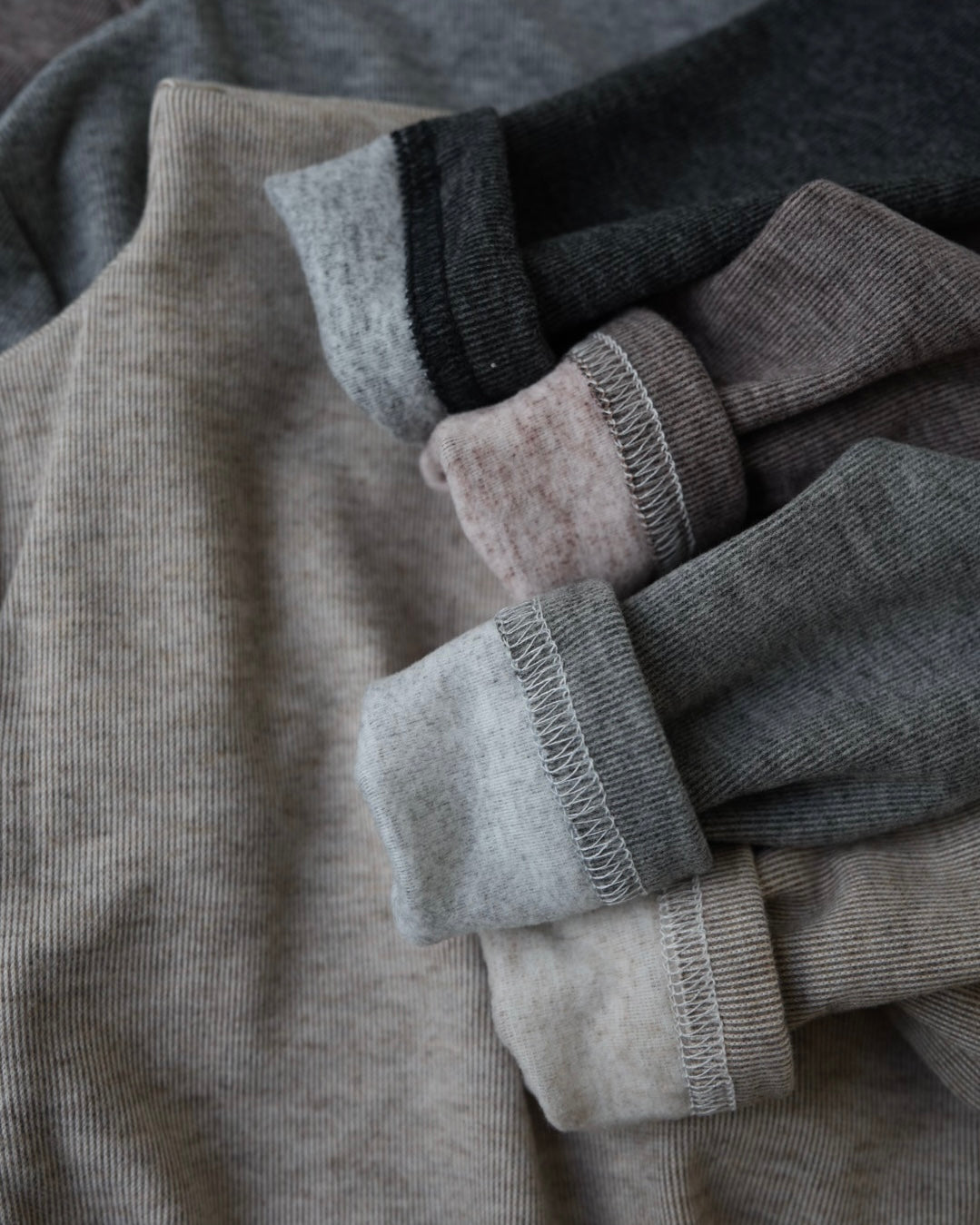 裏起毛モックネックトップス