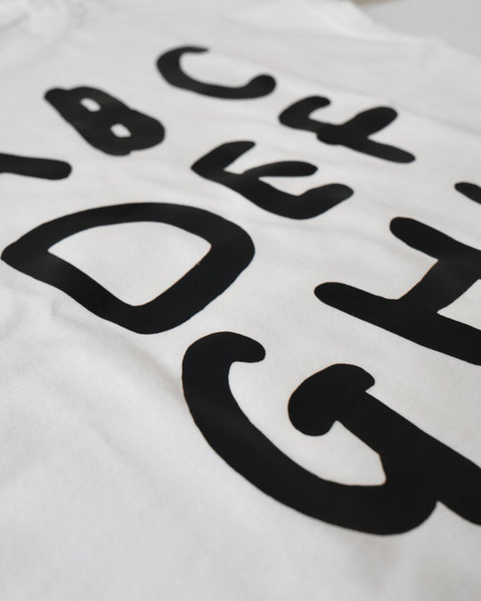 アルファベットTシャツ.