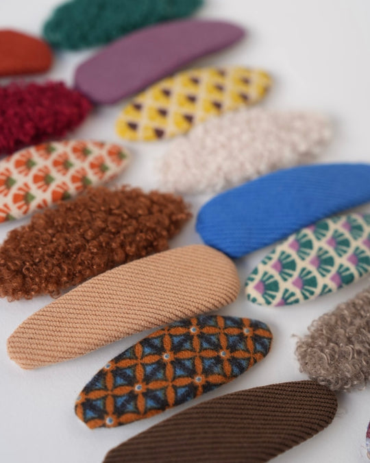 ボア×ファブリックパッチンピン