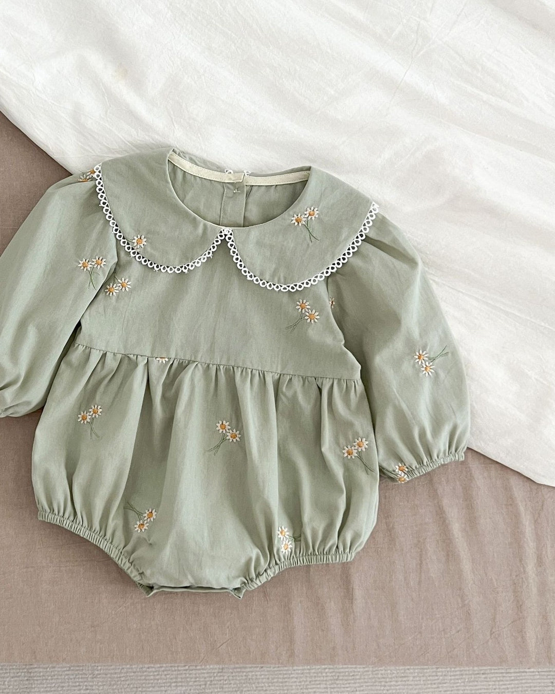 デイジー刺しゅうブラウスロンパース