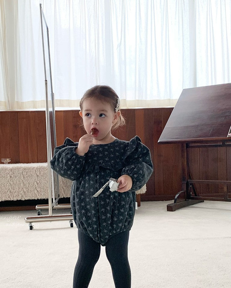 小花柄うす綿入りガーゼロンパース