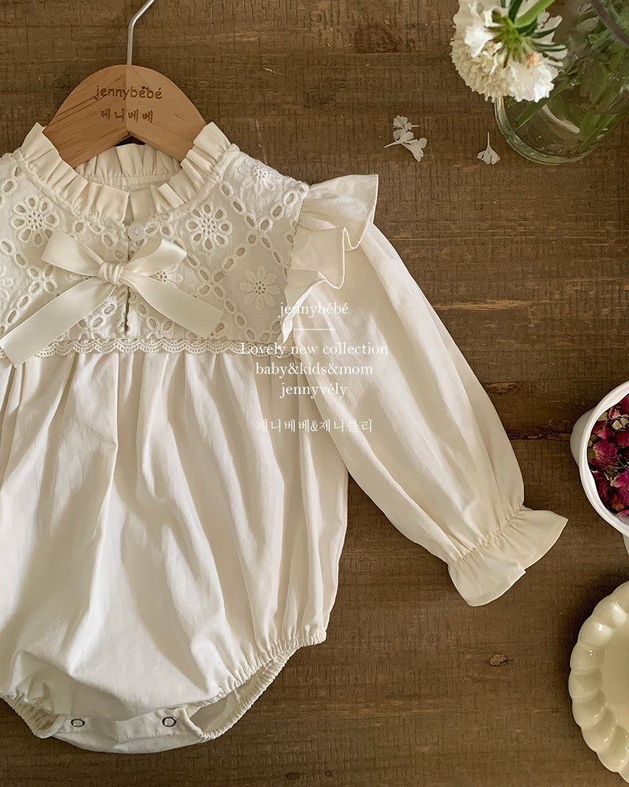 レースビブリボンロンパース