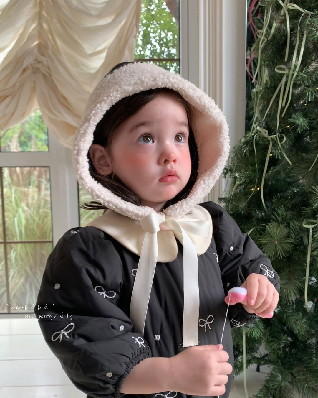 ボンネ付中綿リボンステッチロンパース