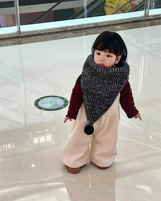 ポンポン付きニットケープ