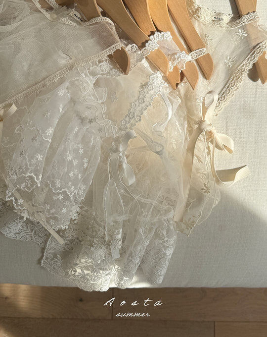 [aosta]lace simple vest