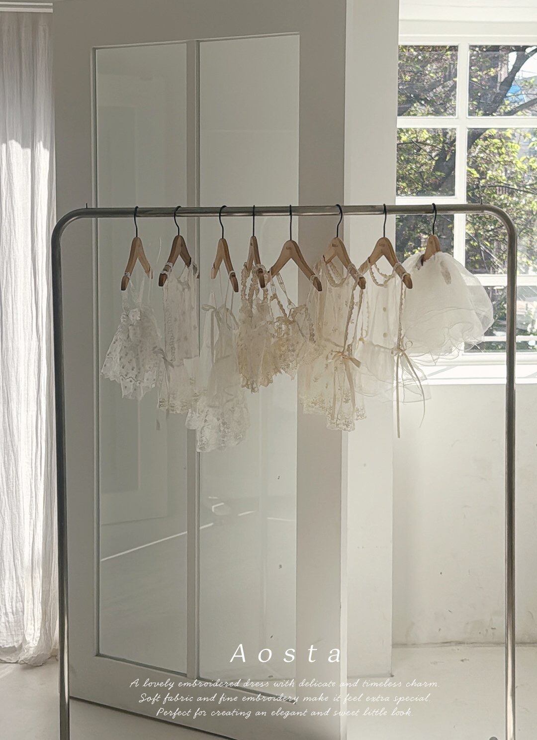 [aosta]lace open bustier