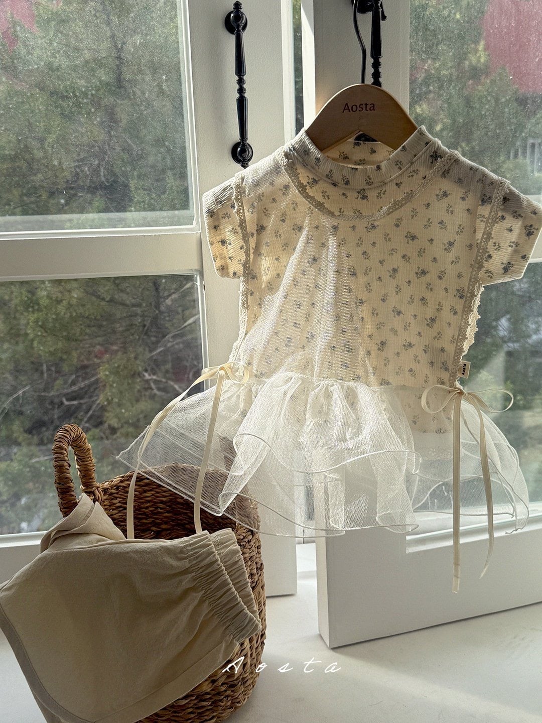 [aosta]lace simple vest
